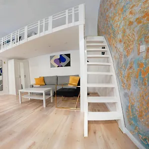 Apartment Goldart Design In The Heart Of, Budapest
